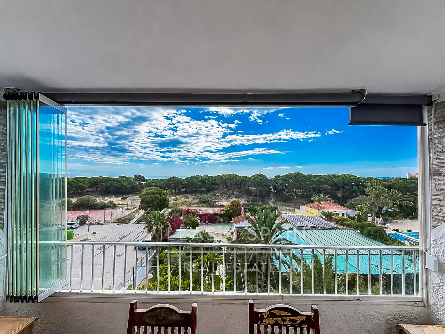 2 Bed 1 Bath apartment with sea views and beach access directly in front