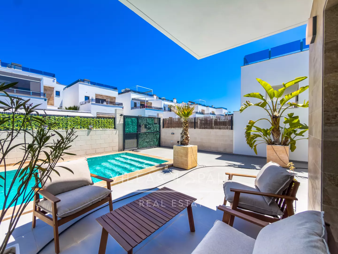 3 Bed 3 Bath Modern Villa with Private Pool and parking in Benijofar Alicante