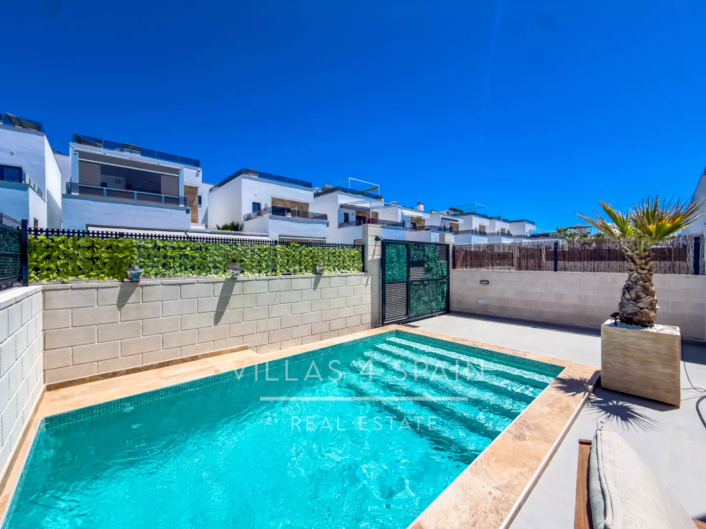 3 Bed 3 Bath Modern Villa with Private Pool and parking in Benijofar Alicante