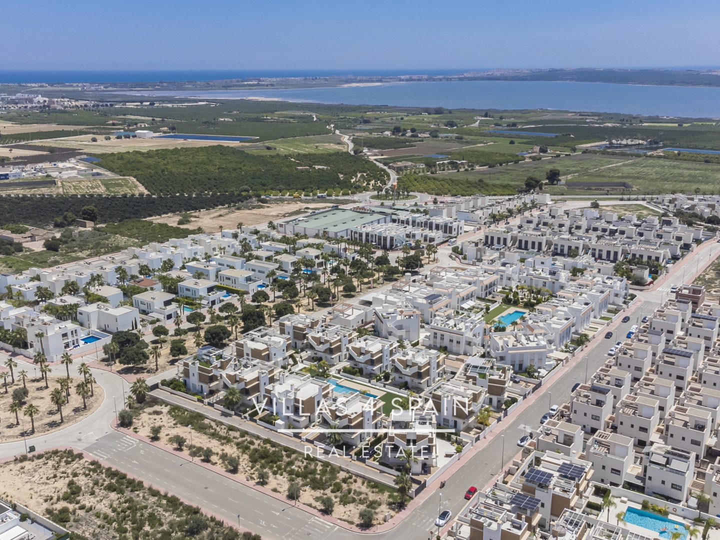 Resale - 4 bedroom 4 bathroom House with community pool in Ciudad Quesada - C. Islas Chafarinas - Alicante Resale - 4 bedroom 4 bathroom House with community pool in Ciudad Quesada - C. Islas Chafarinas - Alicante