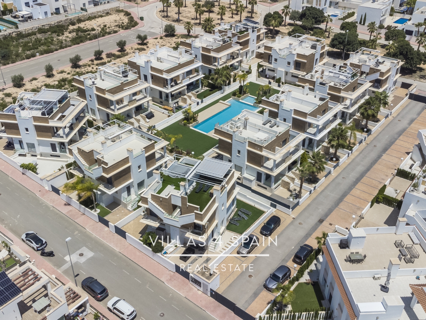 Resale - 4 bedroom 4 bathroom House with community pool in Ciudad Quesada - C. Islas Chafarinas - Alicante Resale - 4 bedroom 4 bathroom House with community pool in Ciudad Quesada - C. Islas Chafarinas - Alicante