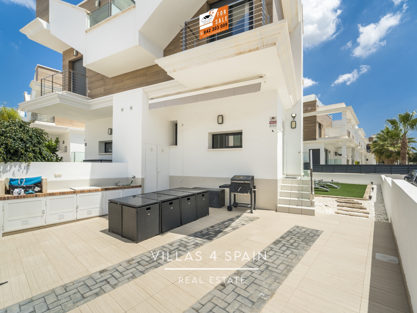 Resale - 4 bedroom 4 bathroom House with community pool in Ciudad Quesada - C. Islas Chafarinas - Alicante Resale - 4 bedroom 4 bathroom House with community pool in Ciudad Quesada - C. Islas Chafarinas - Alicante
