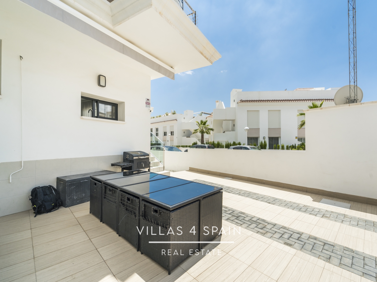 Resale - 4 bedroom 4 bathroom House with community pool in Ciudad Quesada - C. Islas Chafarinas - Alicante Resale - 4 bedroom 4 bathroom House with community pool in Ciudad Quesada - C. Islas Chafarinas - Alicante