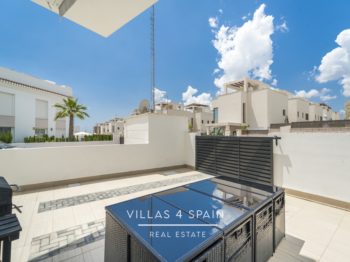 Resale - 4 bedroom 4 bathroom House with community pool in Ciudad Quesada - C. Islas Chafarinas - Alicante Resale - 4 bedroom 4 bathroom House with community pool in Ciudad Quesada - C. Islas Chafarinas - Alicante