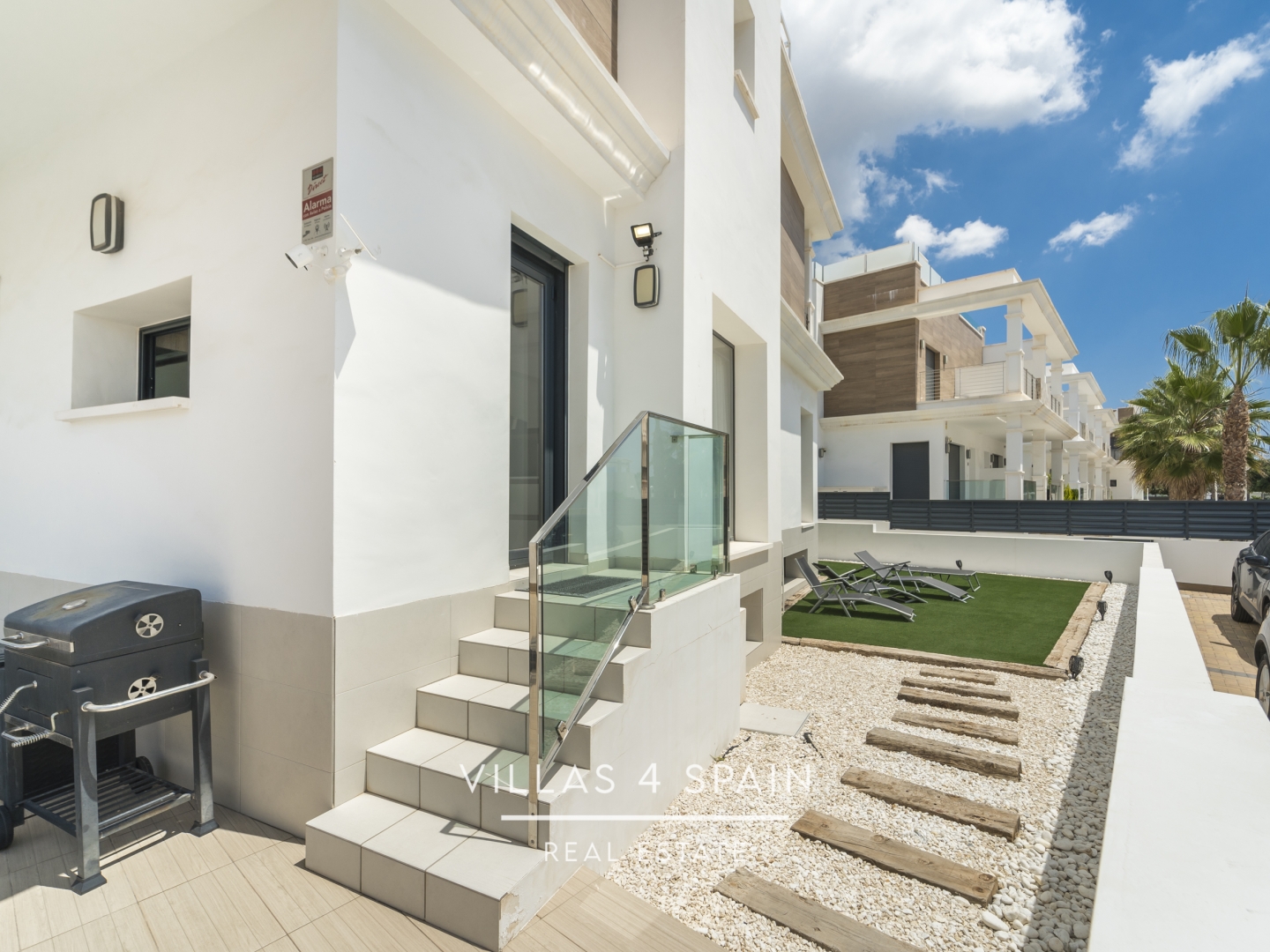 Resale - 4 bedroom 4 bathroom House with community pool in Ciudad Quesada - C. Islas Chafarinas - Alicante Resale - 4 bedroom 4 bathroom House with community pool in Ciudad Quesada - C. Islas Chafarinas - Alicante