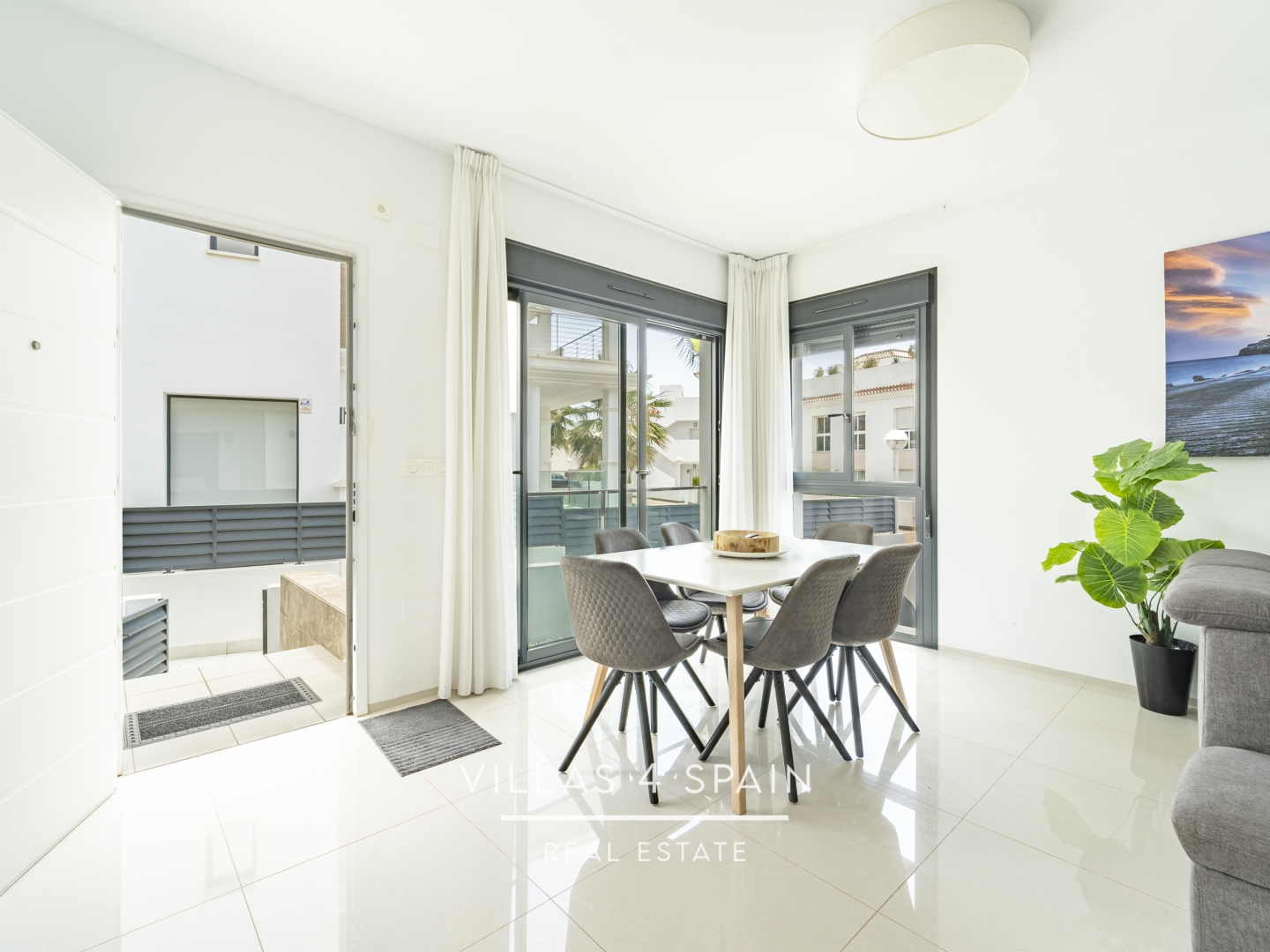 Resale - 4 bedroom 4 bathroom House with community pool in Ciudad Quesada - C. Islas Chafarinas - Alicante Resale - 4 bedroom 4 bathroom House with community pool in Ciudad Quesada - C. Islas Chafarinas - Alicante