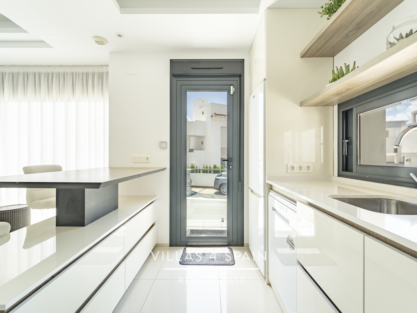 Resale - 4 bedroom 4 bathroom House with community pool in Ciudad Quesada - C. Islas Chafarinas - Alicante Resale - 4 bedroom 4 bathroom House with community pool in Ciudad Quesada - C. Islas Chafarinas - Alicante