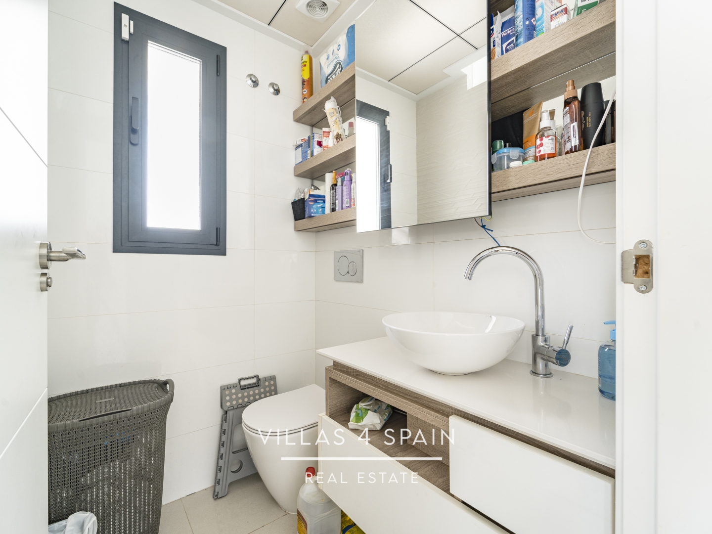 Resale - 4 bedroom 4 bathroom House with community pool in Ciudad Quesada - C. Islas Chafarinas - Alicante Resale - 4 bedroom 4 bathroom House with community pool in Ciudad Quesada - C. Islas Chafarinas - Alicante