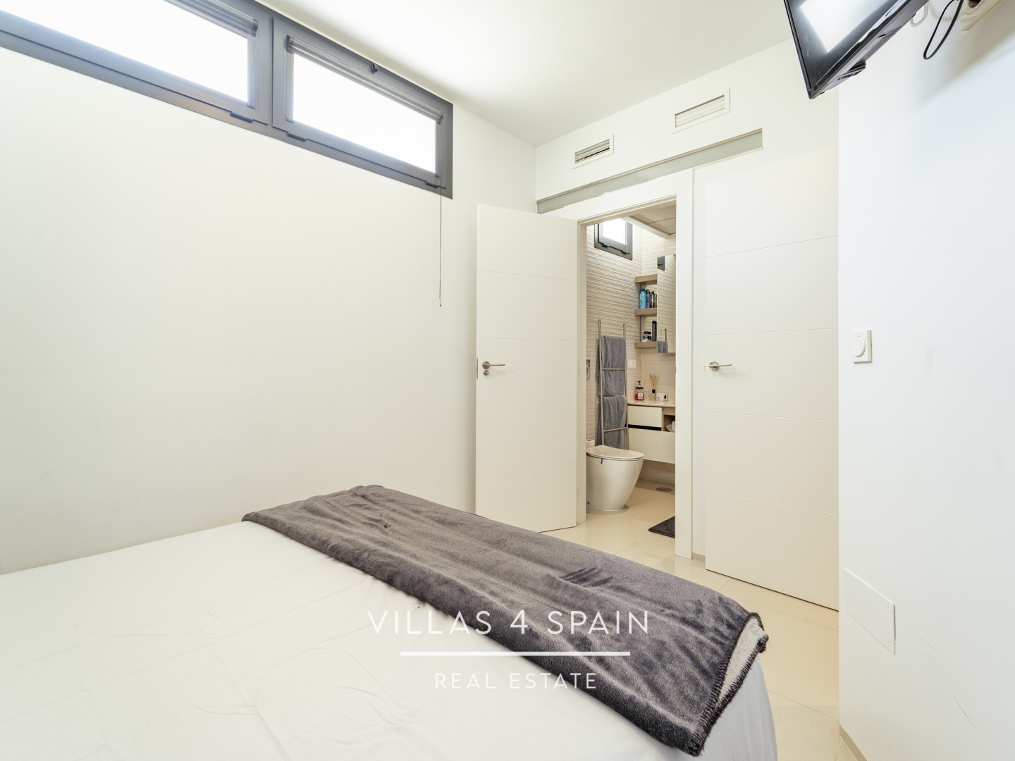 Resale - 4 bedroom 4 bathroom House with community pool in Ciudad Quesada - C. Islas Chafarinas - Alicante Resale - 4 bedroom 4 bathroom House with community pool in Ciudad Quesada - C. Islas Chafarinas - Alicante
