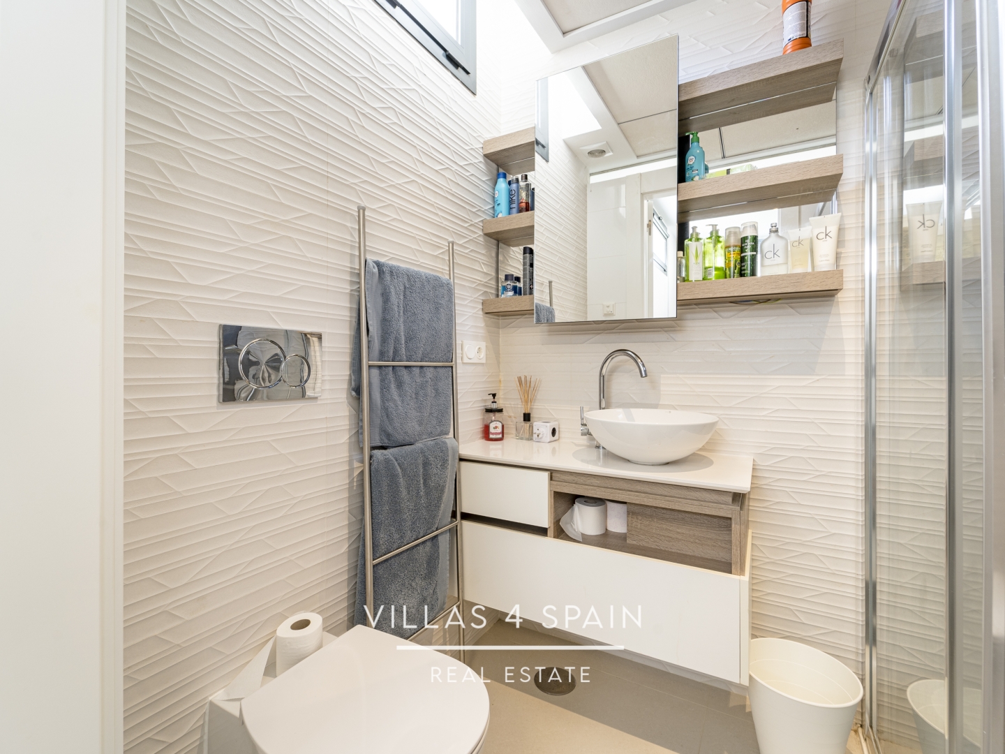 Resale - 4 bedroom 4 bathroom House with community pool in Ciudad Quesada - C. Islas Chafarinas - Alicante Resale - 4 bedroom 4 bathroom House with community pool in Ciudad Quesada - C. Islas Chafarinas - Alicante