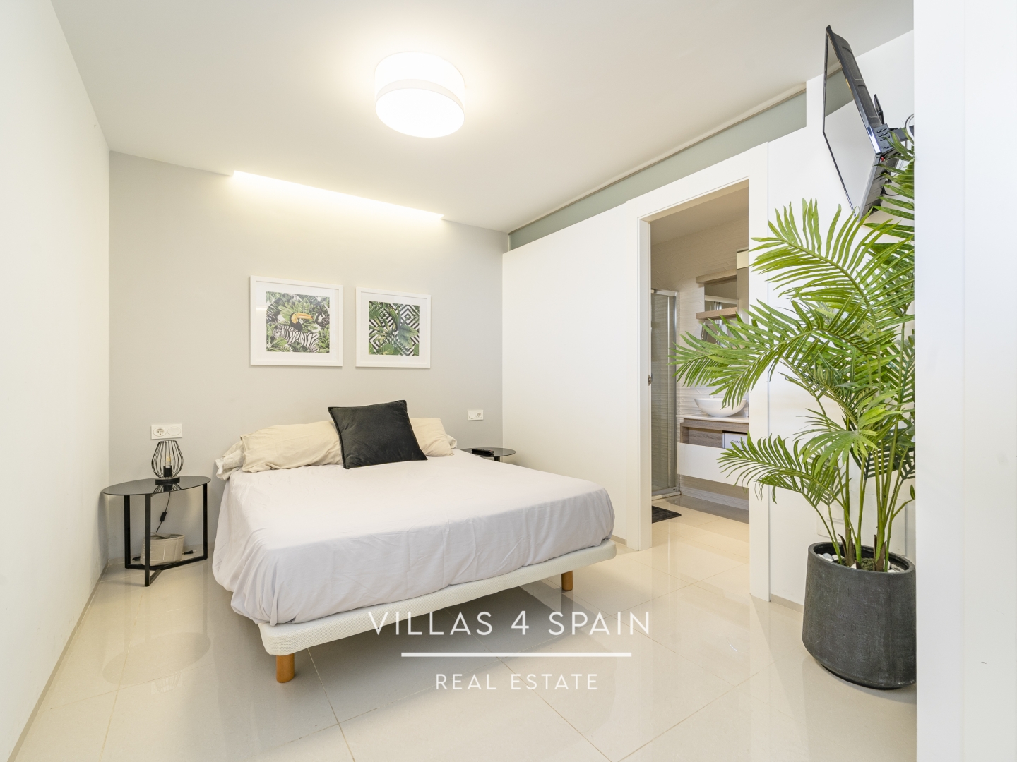 Resale - 4 bedroom 4 bathroom House with community pool in Ciudad Quesada - C. Islas Chafarinas - Alicante Resale - 4 bedroom 4 bathroom House with community pool in Ciudad Quesada - C. Islas Chafarinas - Alicante