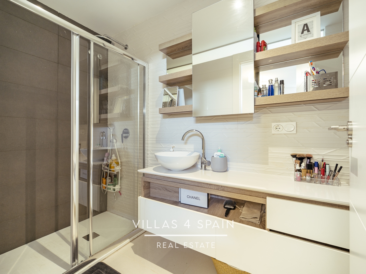 Resale - 4 bedroom 4 bathroom House with community pool in Ciudad Quesada - C. Islas Chafarinas - Alicante Resale - 4 bedroom 4 bathroom House with community pool in Ciudad Quesada - C. Islas Chafarinas - Alicante