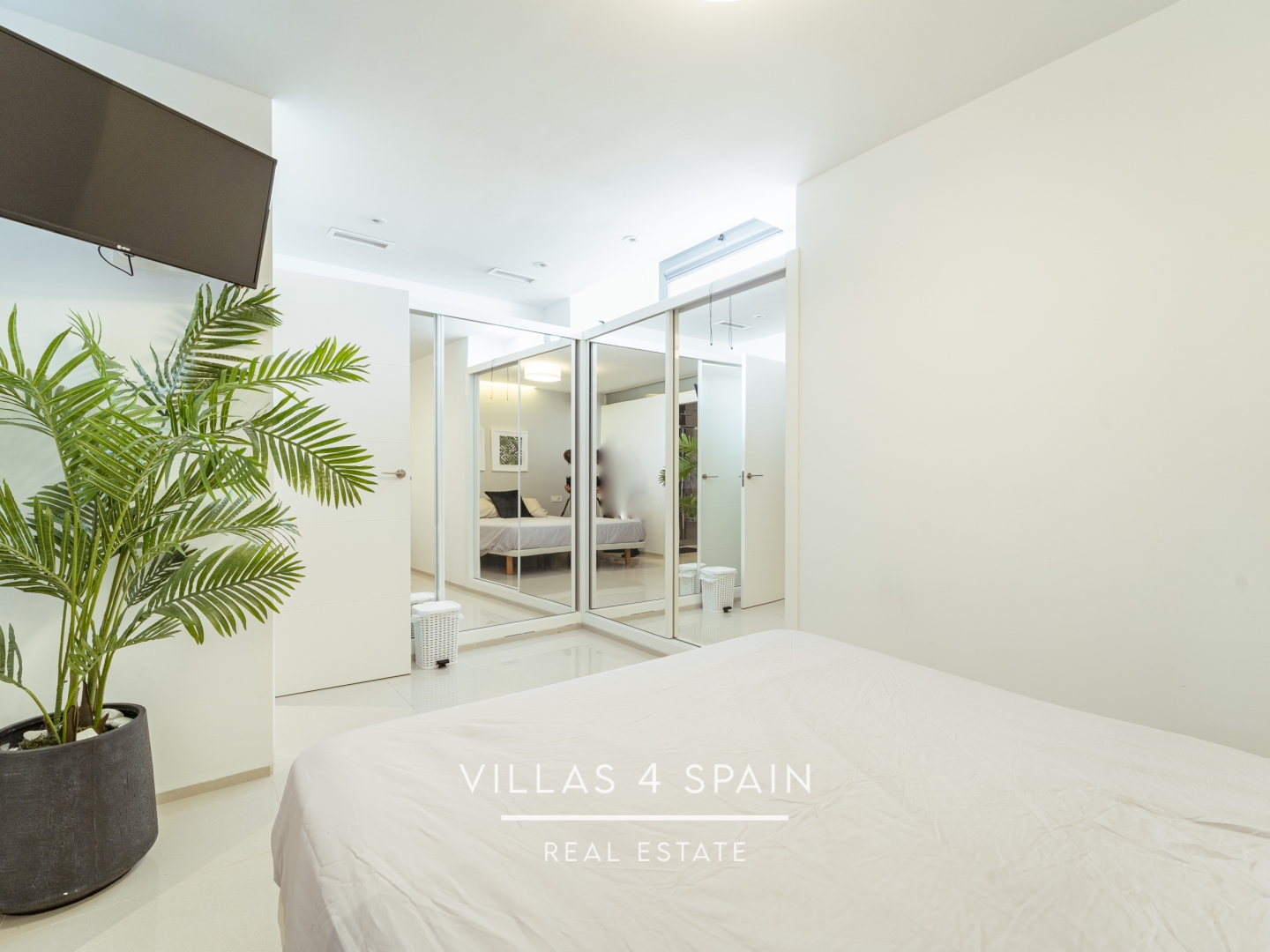 Resale - 4 bedroom 4 bathroom House with community pool in Ciudad Quesada - C. Islas Chafarinas - Alicante Resale - 4 bedroom 4 bathroom House with community pool in Ciudad Quesada - C. Islas Chafarinas - Alicante