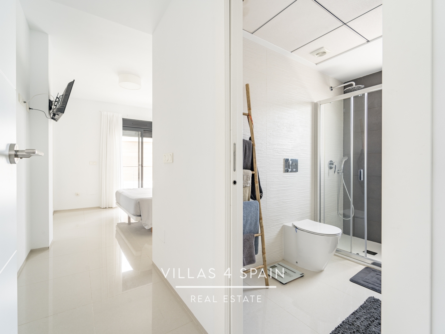 Resale - 4 bedroom 4 bathroom House with community pool in Ciudad Quesada - C. Islas Chafarinas - Alicante Resale - 4 bedroom 4 bathroom House with community pool in Ciudad Quesada - C. Islas Chafarinas - Alicante