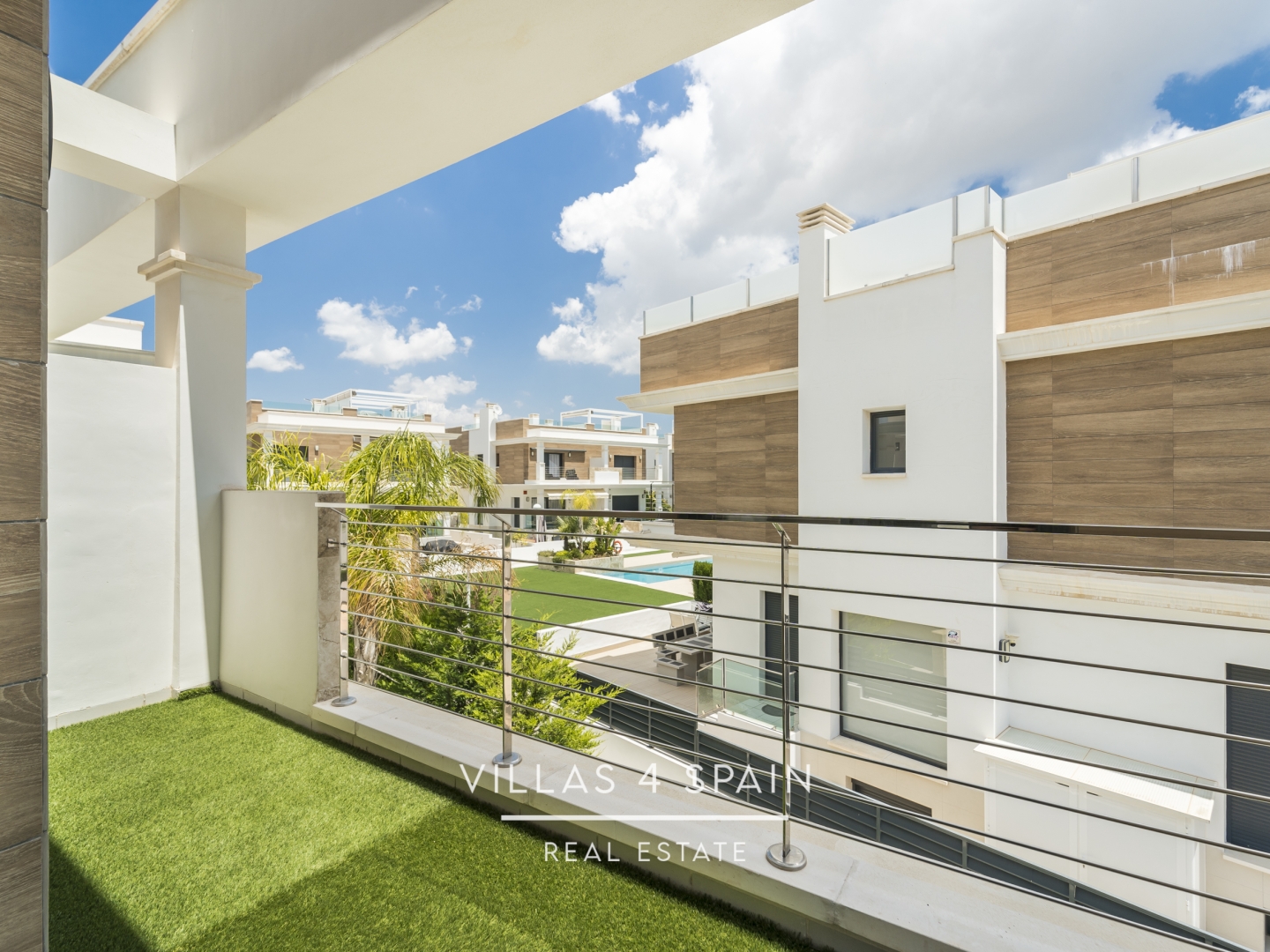 Resale - 4 bedroom 4 bathroom House with community pool in Ciudad Quesada - C. Islas Chafarinas - Alicante Resale - 4 bedroom 4 bathroom House with community pool in Ciudad Quesada - C. Islas Chafarinas - Alicante