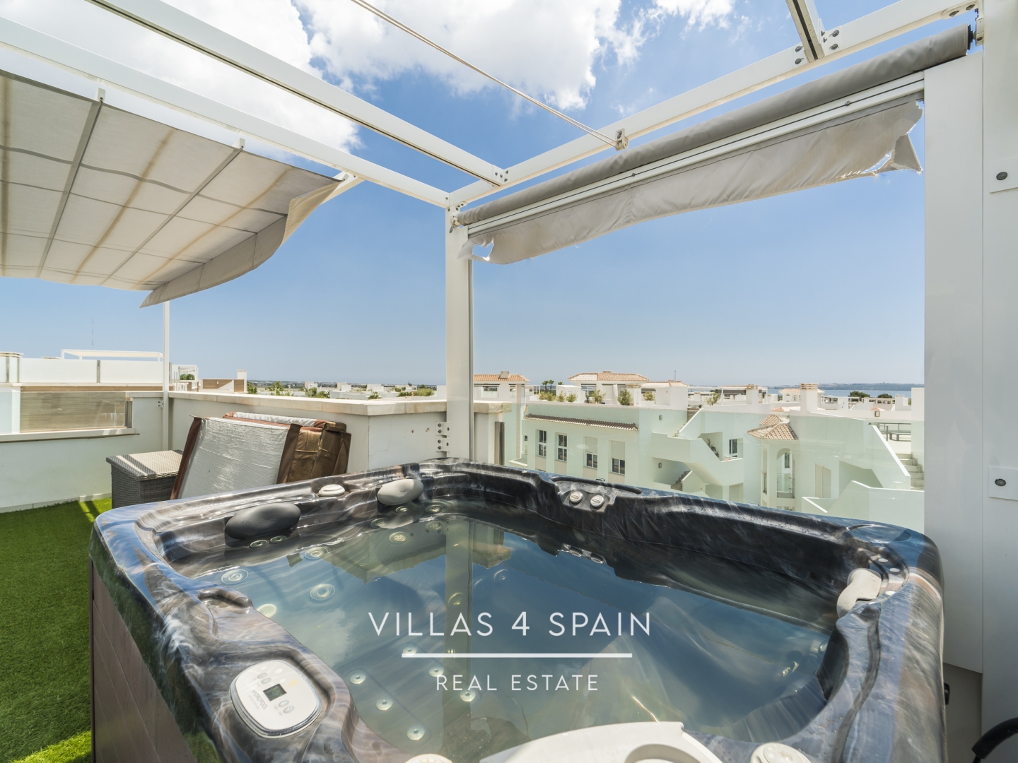 Resale - 4 bedroom 4 bathroom House with community pool in Ciudad Quesada - C. Islas Chafarinas - Alicante Resale - 4 bedroom 4 bathroom House with community pool in Ciudad Quesada - C. Islas Chafarinas - Alicante