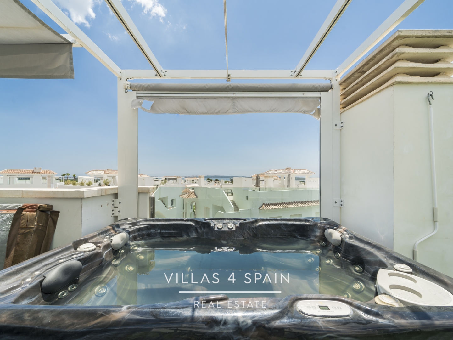 Resale - 4 bedroom 4 bathroom House with community pool in Ciudad Quesada - C. Islas Chafarinas - Alicante Resale - 4 bedroom 4 bathroom House with community pool in Ciudad Quesada - C. Islas Chafarinas - Alicante