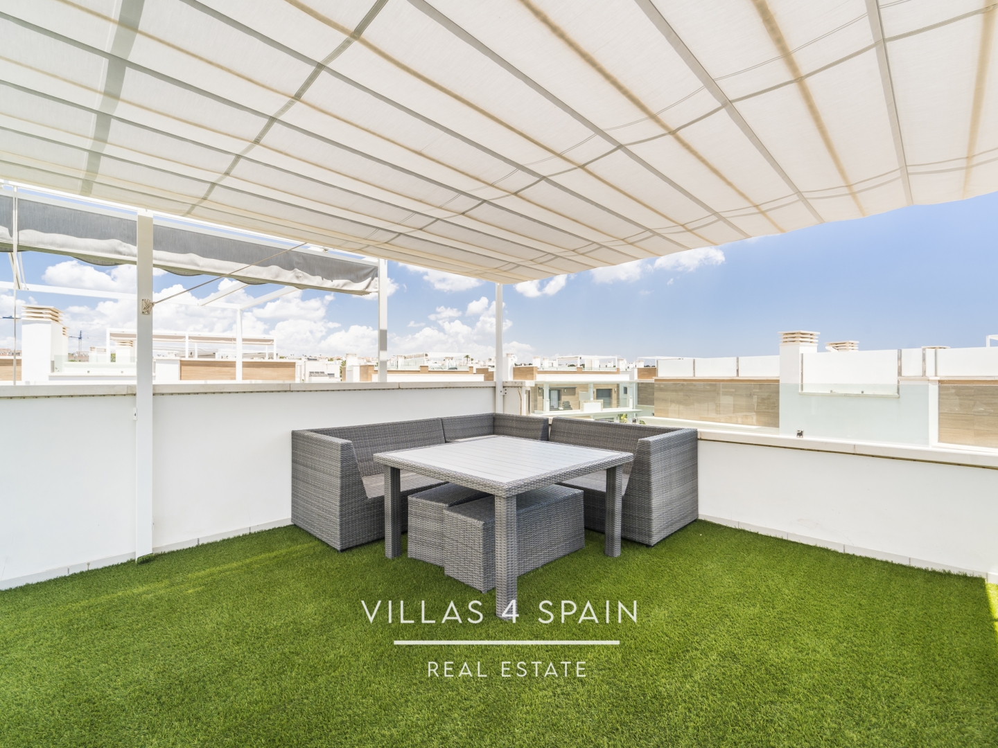 Resale - 4 bedroom 4 bathroom House with community pool in Ciudad Quesada - C. Islas Chafarinas - Alicante Resale - 4 bedroom 4 bathroom House with community pool in Ciudad Quesada - C. Islas Chafarinas - Alicante