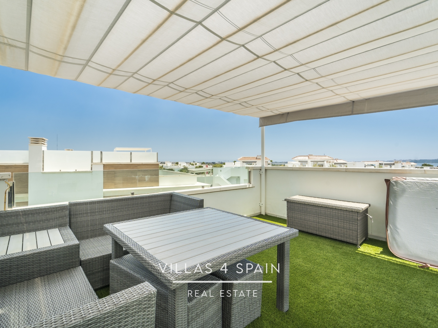 Resale - 4 bedroom 4 bathroom House with community pool in Ciudad Quesada - C. Islas Chafarinas - Alicante Resale - 4 bedroom 4 bathroom House with community pool in Ciudad Quesada - C. Islas Chafarinas - Alicante