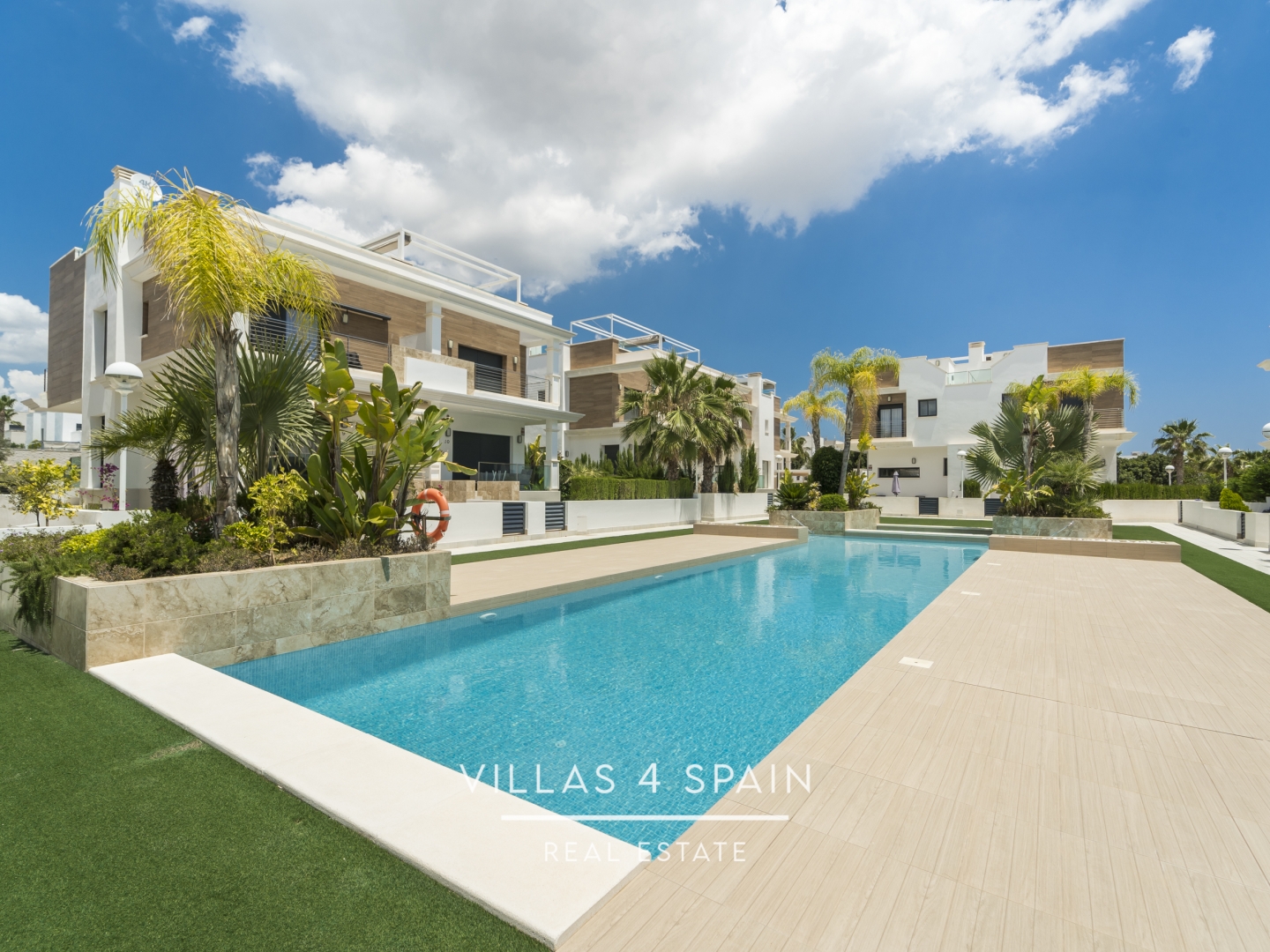 Resale - 4 bedroom 4 bathroom House with community pool in Ciudad Quesada - C. Islas Chafarinas - Alicante Resale - 4 bedroom 4 bathroom House with community pool in Ciudad Quesada - C. Islas Chafarinas - Alicante