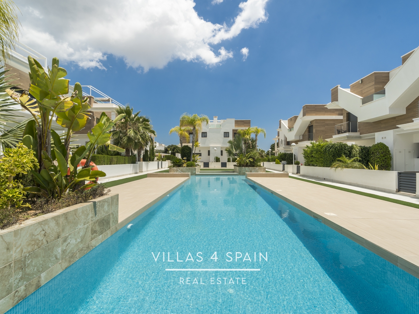 Resale - 4 bedroom 4 bathroom House with community pool in Ciudad Quesada - C. Islas Chafarinas - Alicante Resale - 4 bedroom 4 bathroom House with community pool in Ciudad Quesada - C. Islas Chafarinas - Alicante