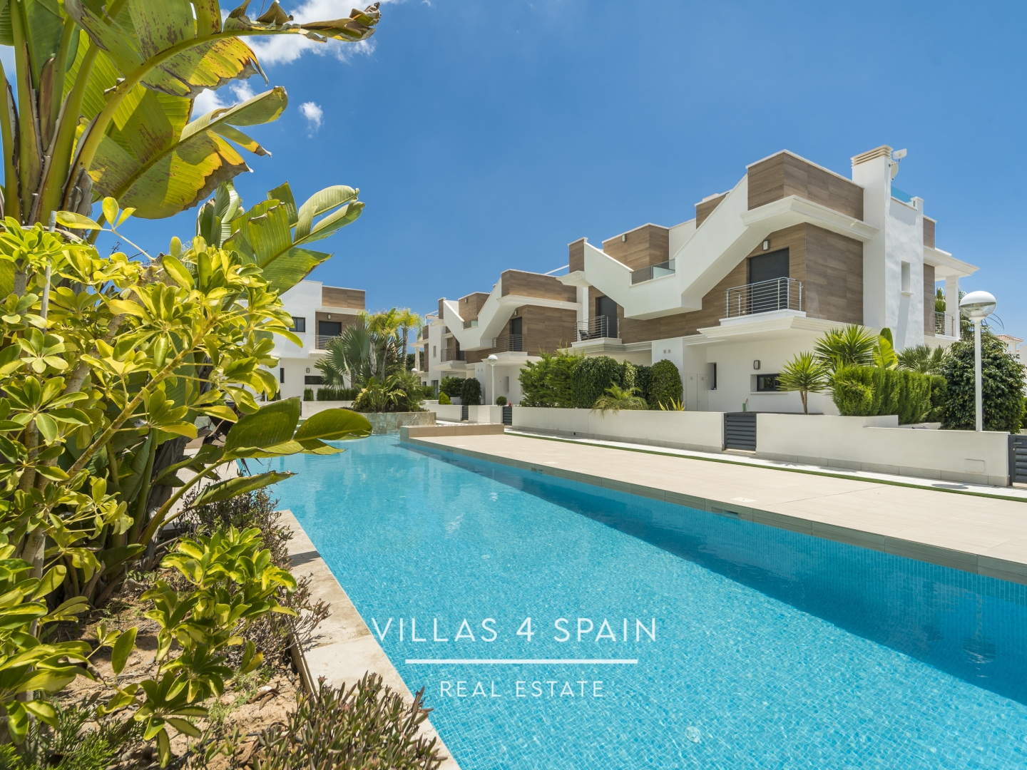 Resale - 4 bedroom 4 bathroom House with community pool in Ciudad Quesada - C. Islas Chafarinas - Alicante Resale - 4 bedroom 4 bathroom House with community pool in Ciudad Quesada - C. Islas Chafarinas - Alicante