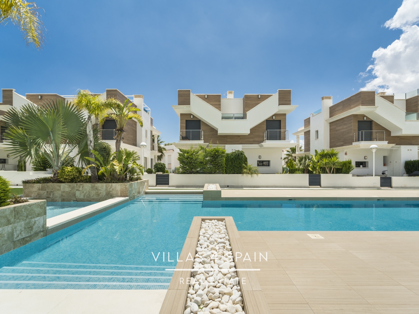 Resale - 4 bedroom 4 bathroom House with community pool in Ciudad Quesada - C. Islas Chafarinas - Alicante Resale - 4 bedroom 4 bathroom House with community pool in Ciudad Quesada - C. Islas Chafarinas - Alicante
