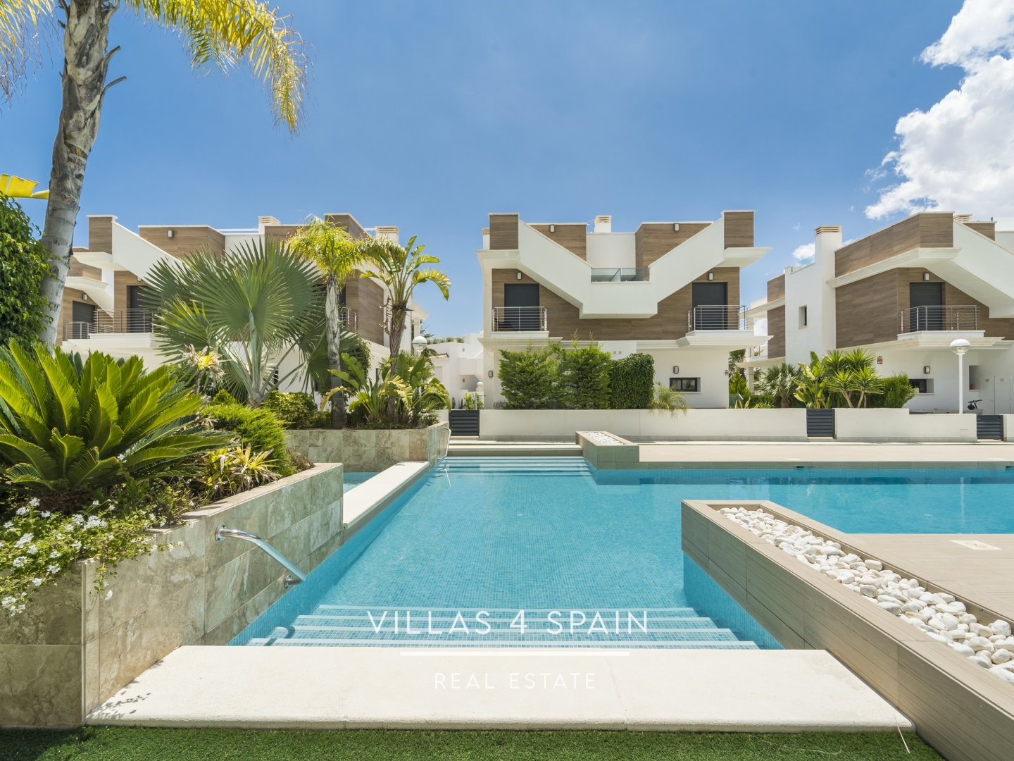 Resale - 4 bedroom 4 bathroom House with community pool in Ciudad Quesada - C. Islas Chafarinas - Alicante Resale - 4 bedroom 4 bathroom House with community pool in Ciudad Quesada - C. Islas Chafarinas - Alicante
