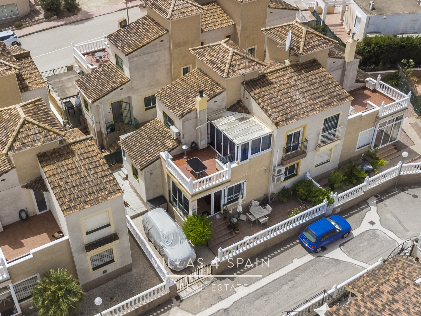 Resale - 3 bedroom 2 bathroom semi detached house for sale with parking and garden - avenida romero - Alicante Resale - 3 bedroom 2 bathroom semi detached house for sale with parking and garden - avenida romero - Alicante