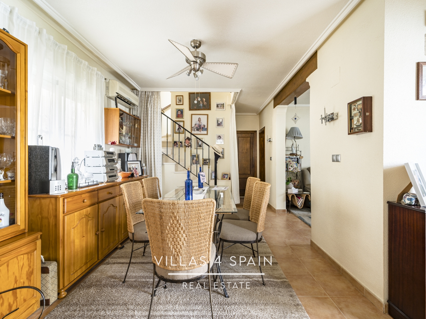 Resale - 3 bedroom 2 bathroom semi detached house for sale with parking and garden - avenida romero - Alicante Resale - 3 bedroom 2 bathroom semi detached house for sale with parking and garden - avenida romero - Alicante