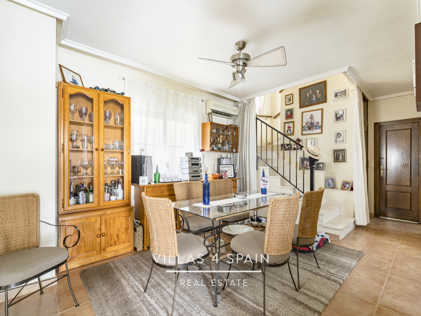 Resale - 3 bedroom 2 bathroom semi detached house for sale with parking and garden - avenida romero - Alicante Resale - 3 bedroom 2 bathroom semi detached house for sale with parking and garden - avenida romero - Alicante