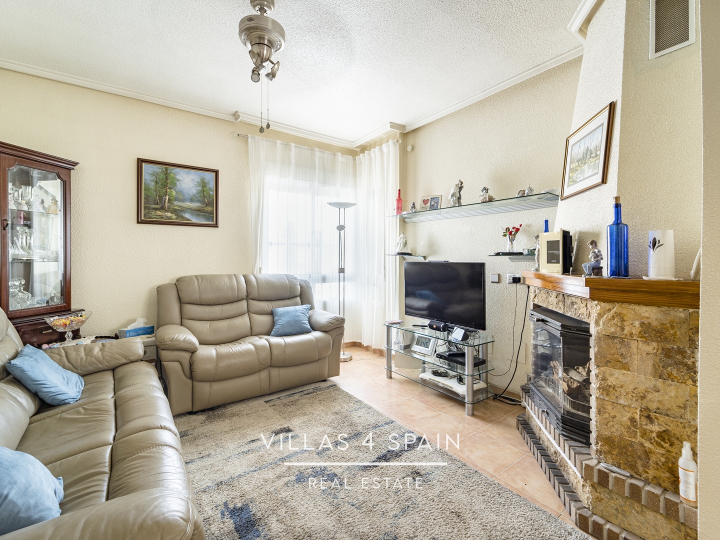 Resale - 3 bedroom 2 bathroom semi detached house for sale with parking and garden - avenida romero - Alicante Resale - 3 bedroom 2 bathroom semi detached house for sale with parking and garden - avenida romero - Alicante