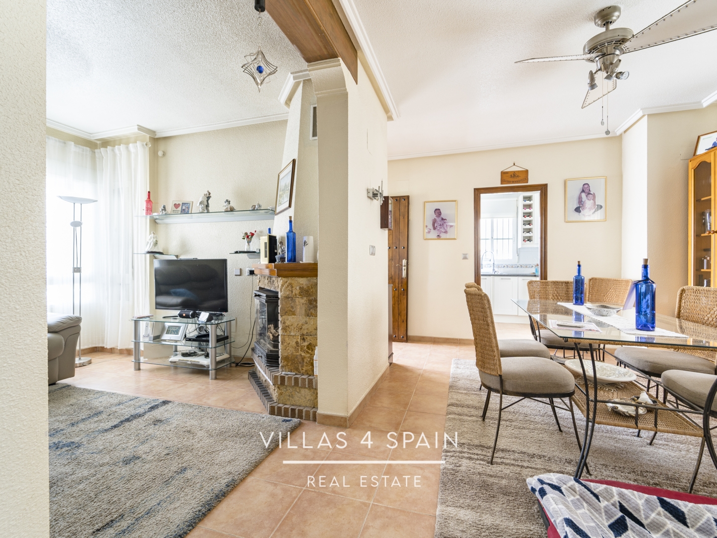 Resale - 3 bedroom 2 bathroom semi detached house for sale with parking and garden - avenida romero - Alicante Resale - 3 bedroom 2 bathroom semi detached house for sale with parking and garden - avenida romero - Alicante