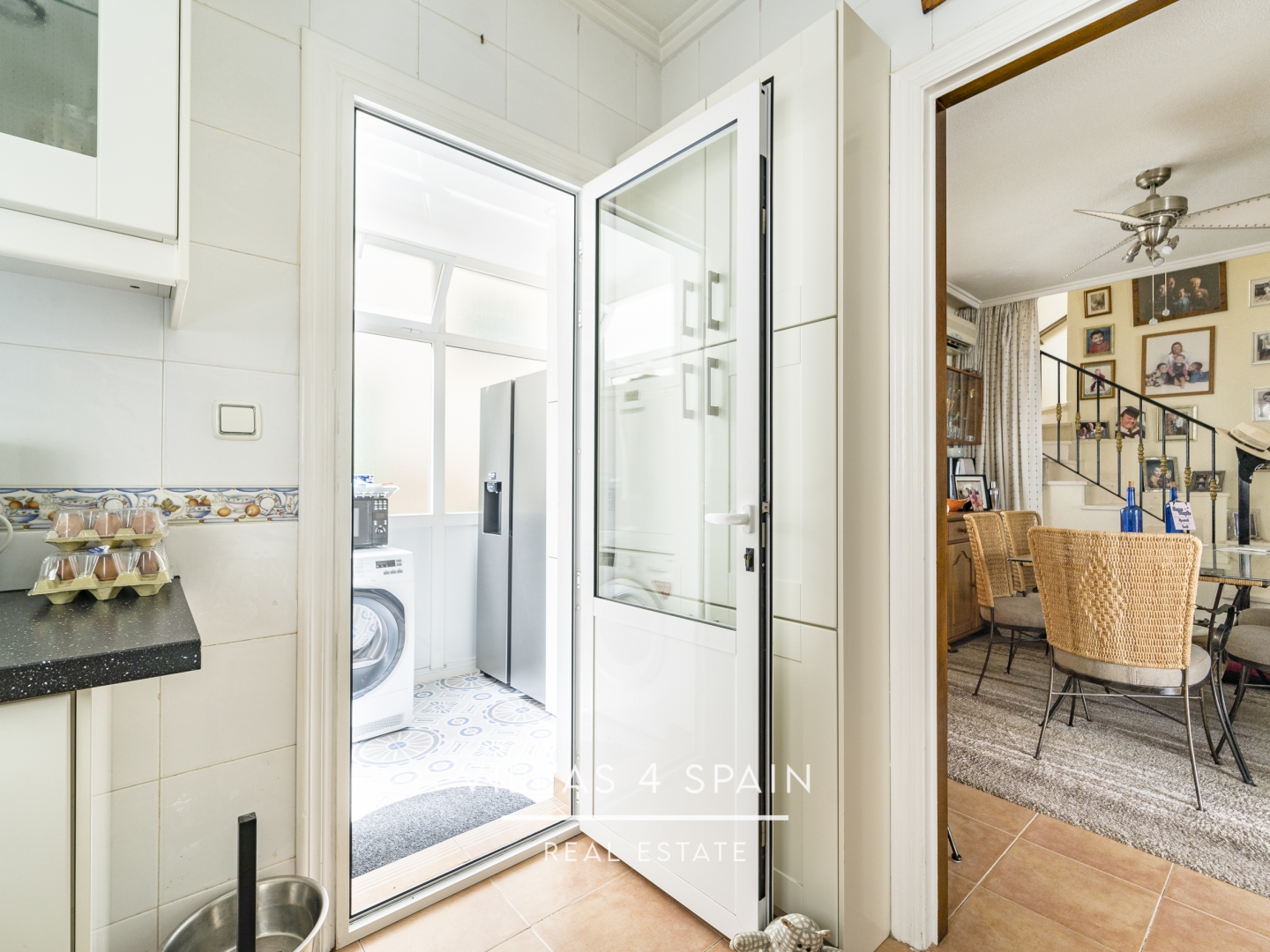 Resale - 3 bedroom 2 bathroom semi detached house for sale with parking and garden - avenida romero - Alicante Resale - 3 bedroom 2 bathroom semi detached house for sale with parking and garden - avenida romero - Alicante