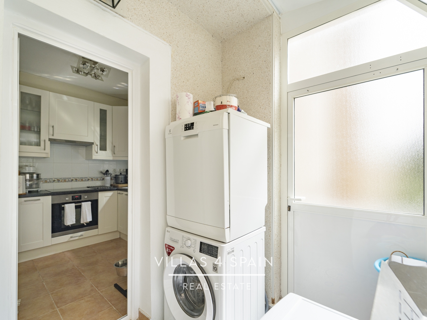 Resale - 3 bedroom 2 bathroom semi detached house for sale with parking and garden - avenida romero - Alicante Resale - 3 bedroom 2 bathroom semi detached house for sale with parking and garden - avenida romero - Alicante