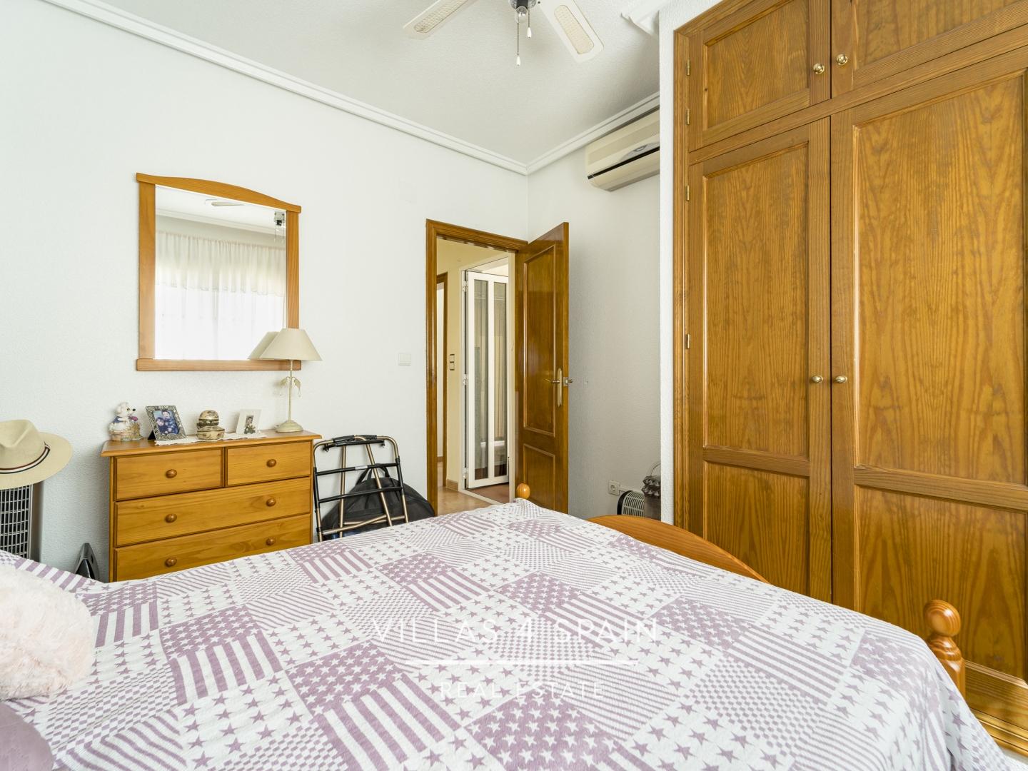 Resale - 3 bedroom 2 bathroom semi detached house for sale with parking and garden - avenida romero - Alicante Resale - 3 bedroom 2 bathroom semi detached house for sale with parking and garden - avenida romero - Alicante
