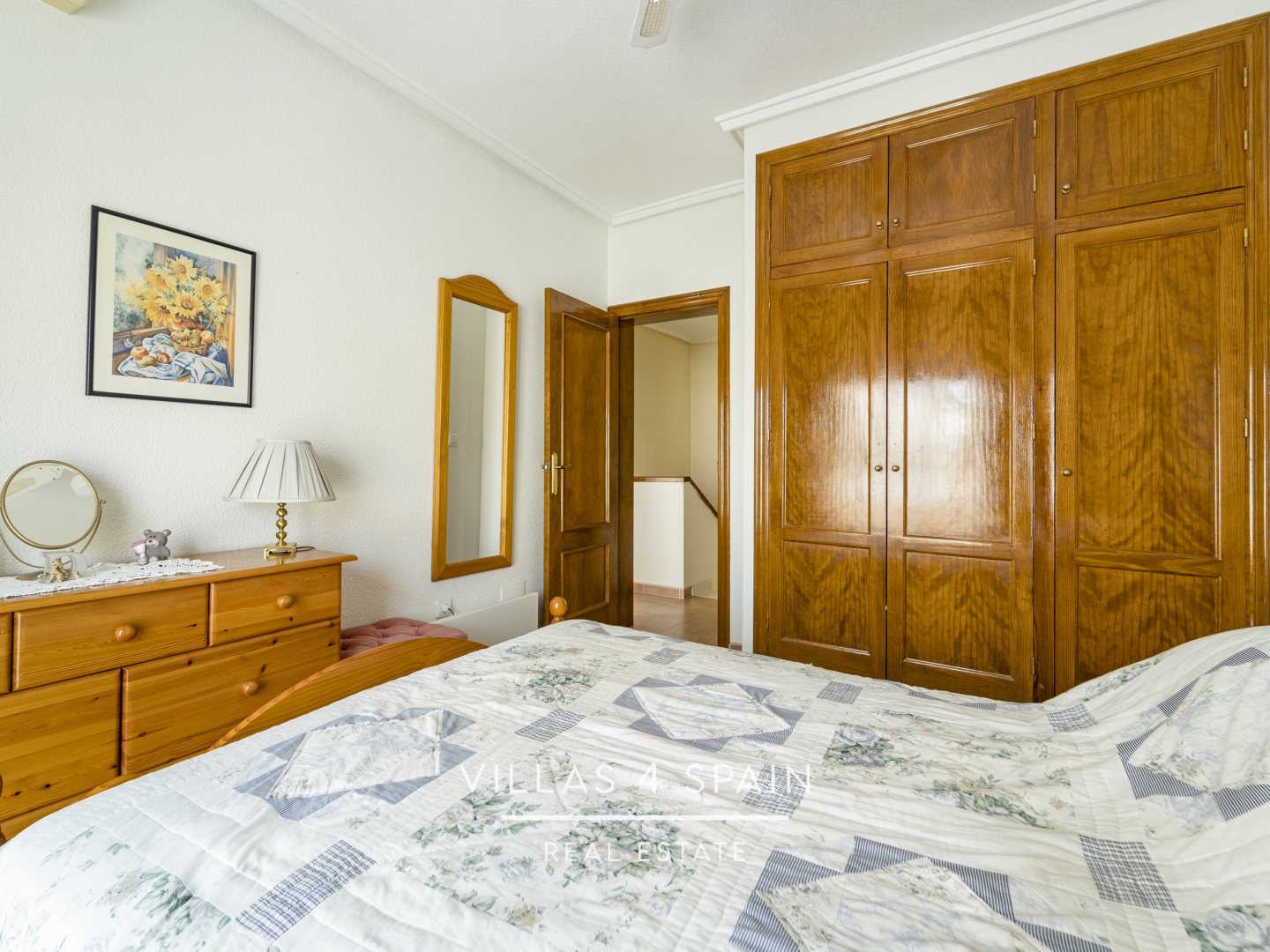 Resale - 3 bedroom 2 bathroom semi detached house for sale with parking and garden - avenida romero - Alicante Resale - 3 bedroom 2 bathroom semi detached house for sale with parking and garden - avenida romero - Alicante