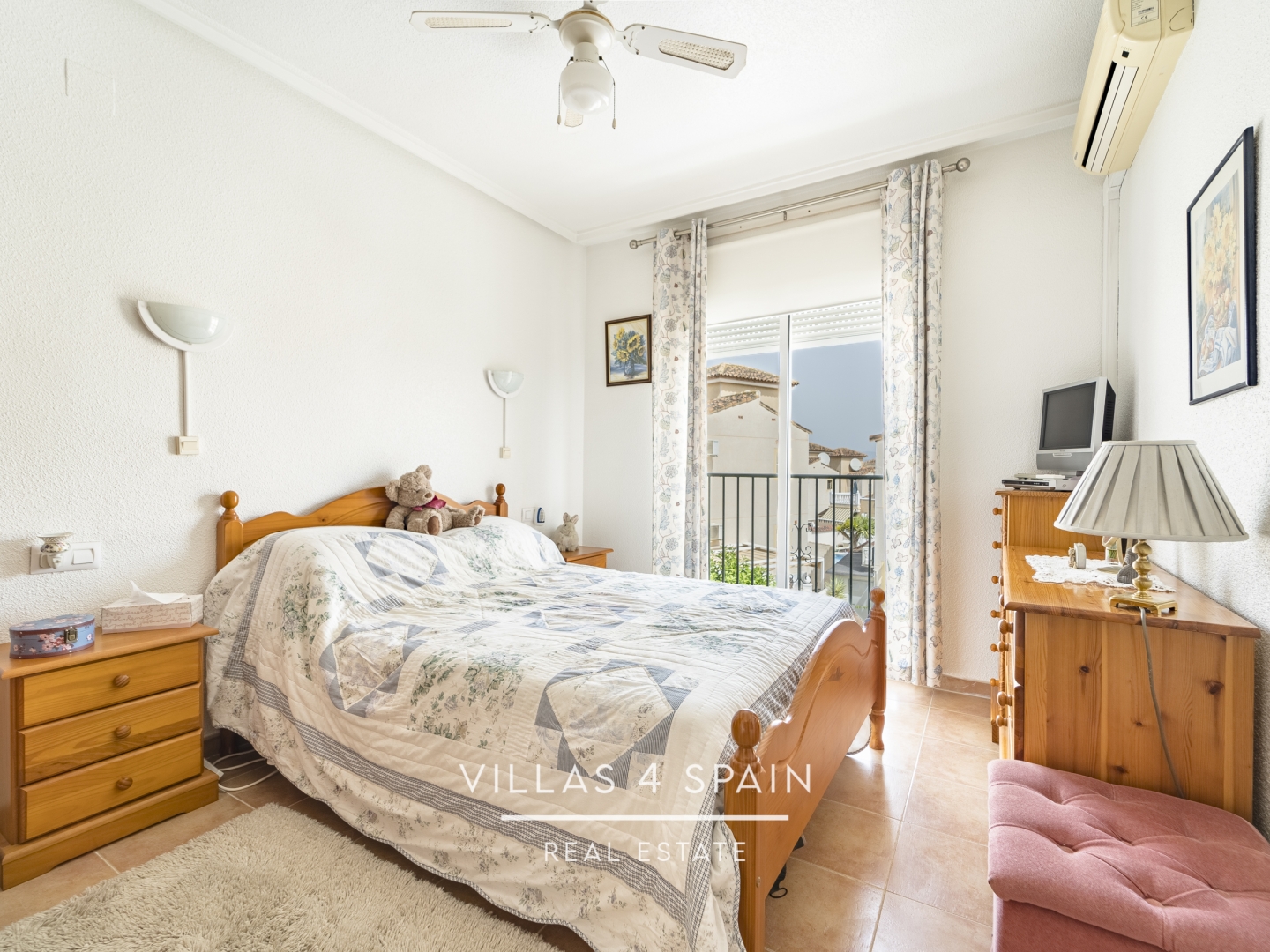 Resale - 3 bedroom 2 bathroom semi detached house for sale with parking and garden - avenida romero - Alicante Resale - 3 bedroom 2 bathroom semi detached house for sale with parking and garden - avenida romero - Alicante