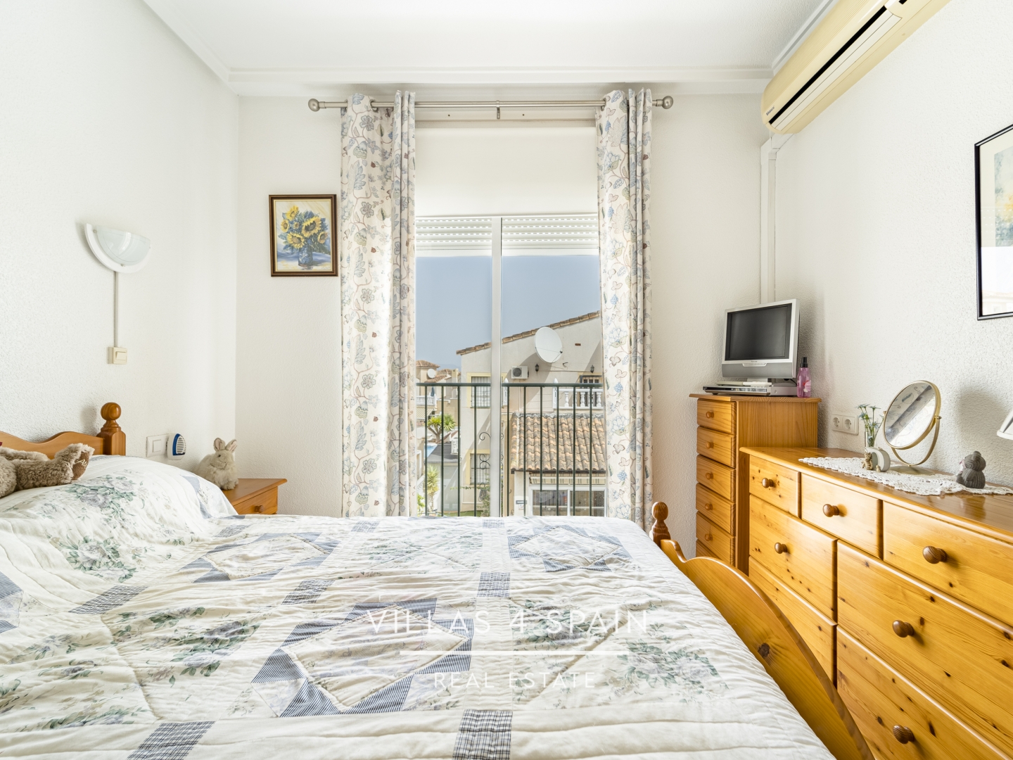 Resale - 3 bedroom 2 bathroom semi detached house for sale with parking and garden - avenida romero - Alicante Resale - 3 bedroom 2 bathroom semi detached house for sale with parking and garden - avenida romero - Alicante