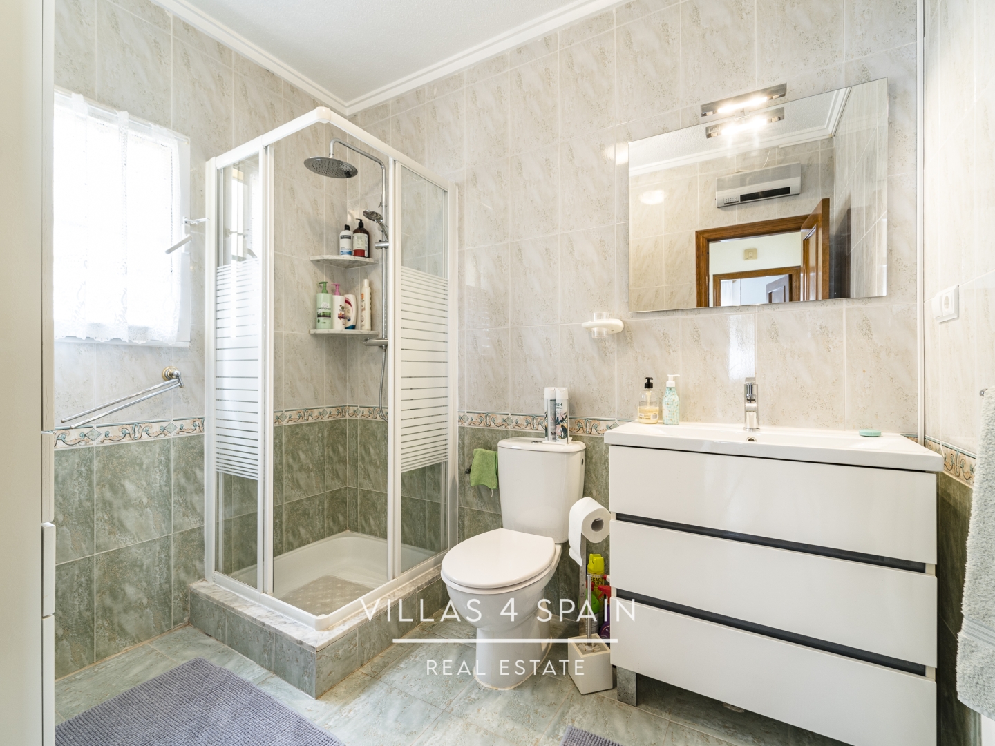 Resale - 3 bedroom 2 bathroom semi detached house for sale with parking and garden - avenida romero - Alicante Resale - 3 bedroom 2 bathroom semi detached house for sale with parking and garden - avenida romero - Alicante