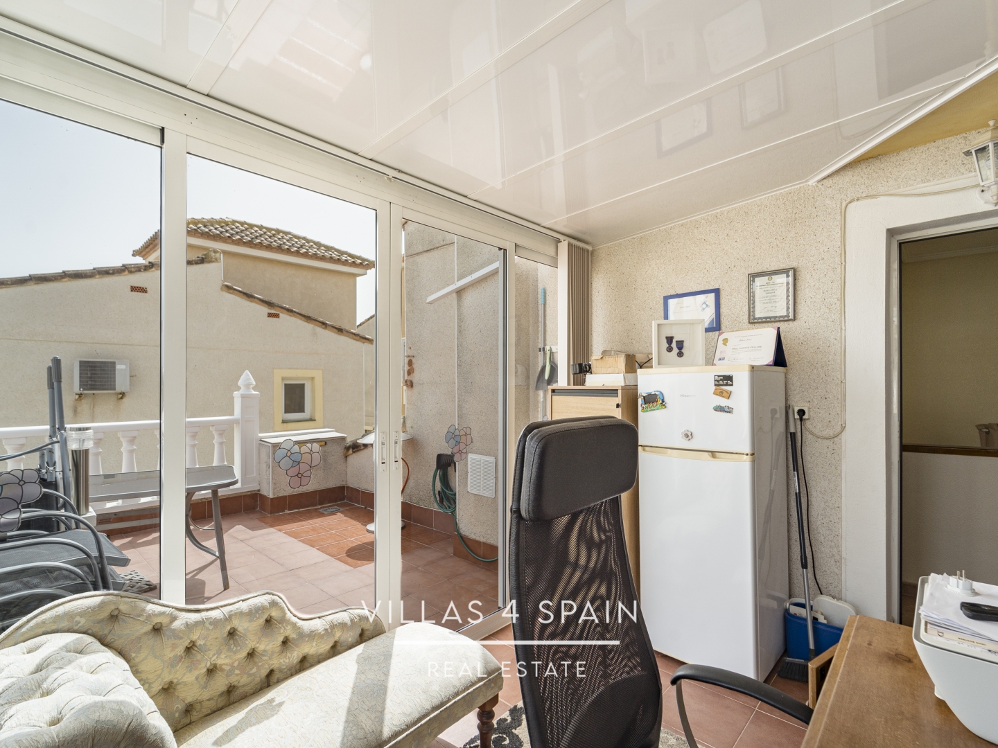 Resale - 3 bedroom 2 bathroom semi detached house for sale with parking and garden - avenida romero - Alicante Resale - 3 bedroom 2 bathroom semi detached house for sale with parking and garden - avenida romero - Alicante
