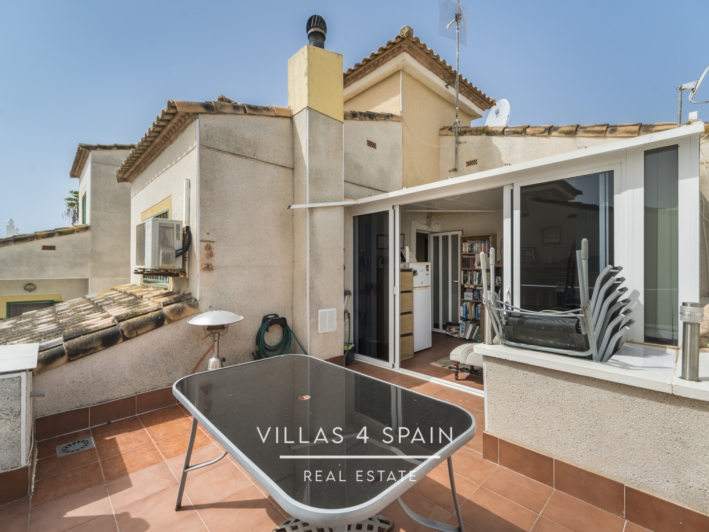Resale - 3 bedroom 2 bathroom semi detached house for sale with parking and garden - avenida romero - Alicante Resale - 3 bedroom 2 bathroom semi detached house for sale with parking and garden - avenida romero - Alicante