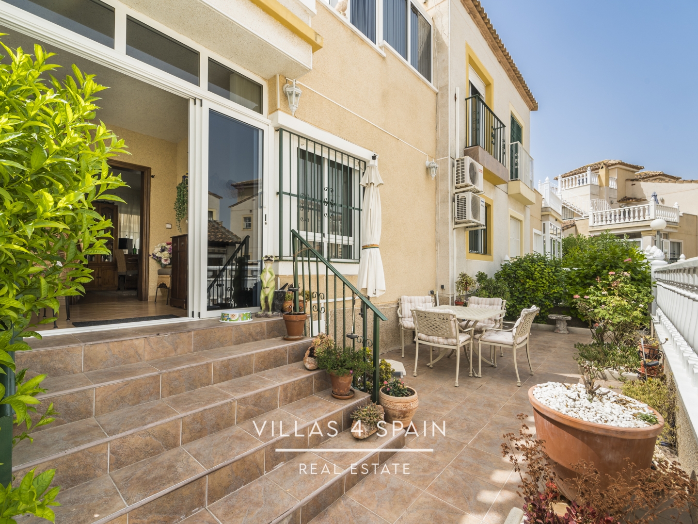 Resale - 3 bedroom 2 bathroom semi detached house for sale with parking and garden - avenida romero - Alicante Resale - 3 bedroom 2 bathroom semi detached house for sale with parking and garden - avenida romero - Alicante