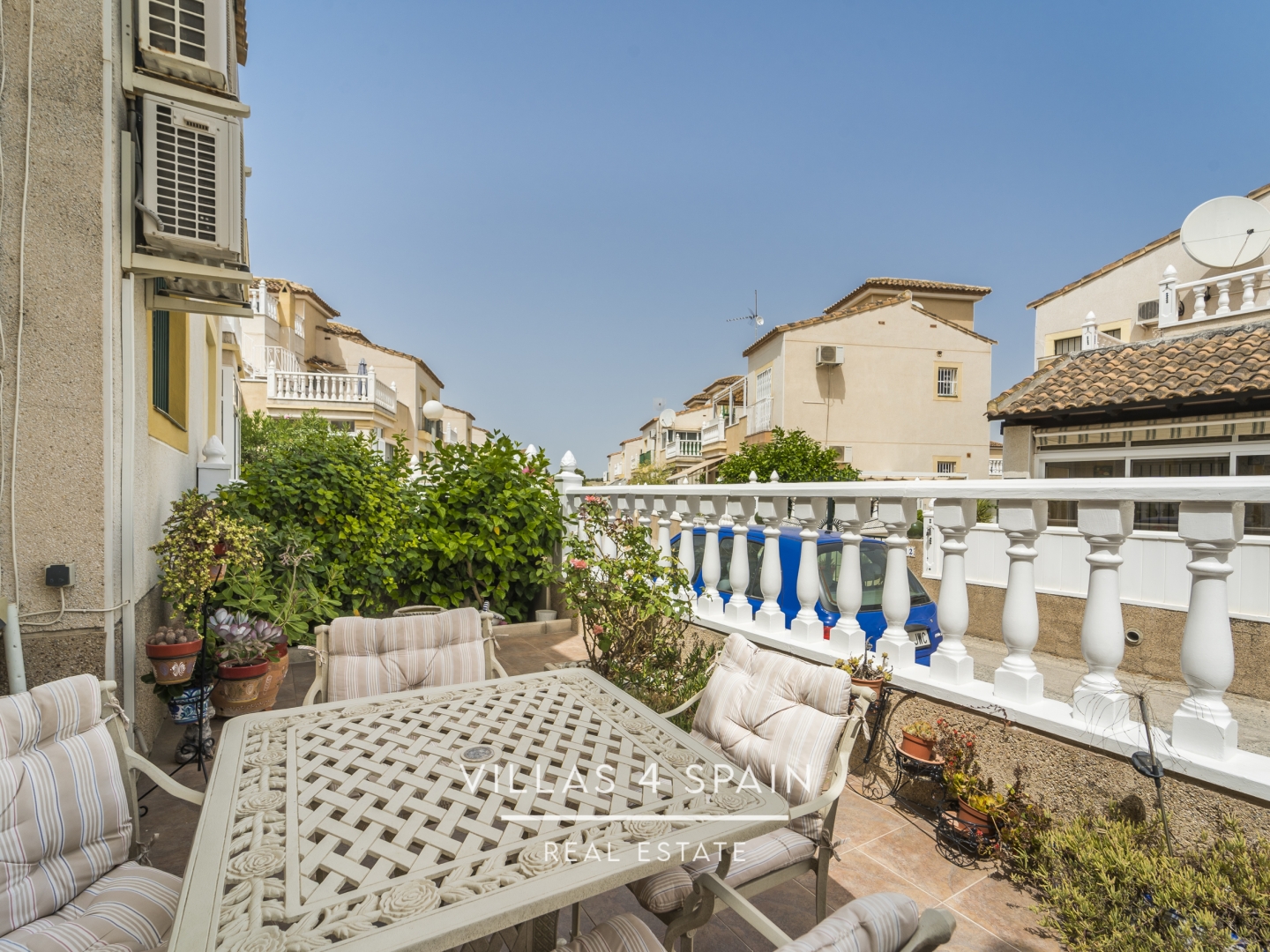 Resale - 3 bedroom 2 bathroom semi detached house for sale with parking and garden - avenida romero - Alicante Resale - 3 bedroom 2 bathroom semi detached house for sale with parking and garden - avenida romero - Alicante