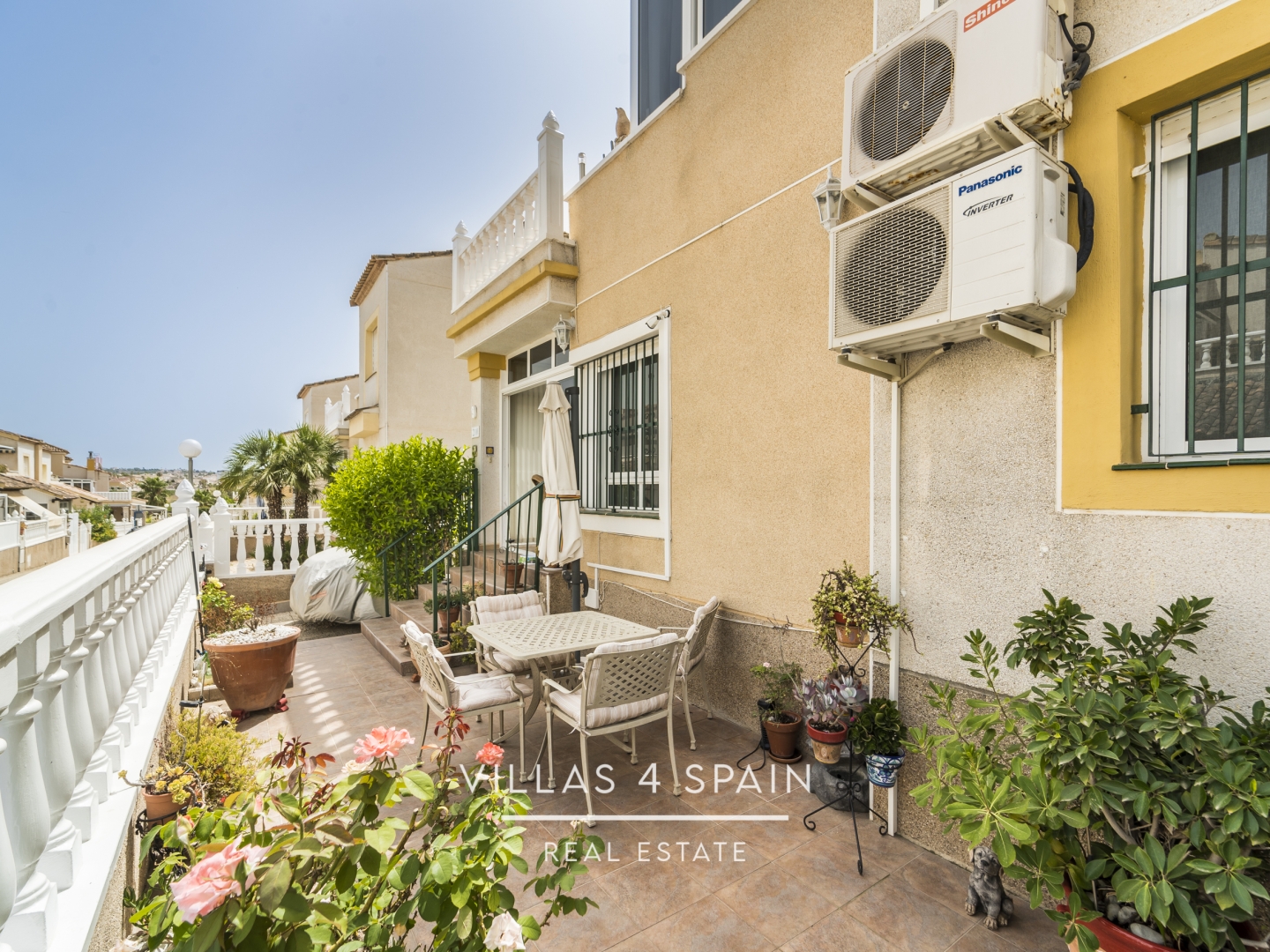 Resale - 3 bedroom 2 bathroom semi detached house for sale with parking and garden - avenida romero - Alicante Resale - 3 bedroom 2 bathroom semi detached house for sale with parking and garden - avenida romero - Alicante