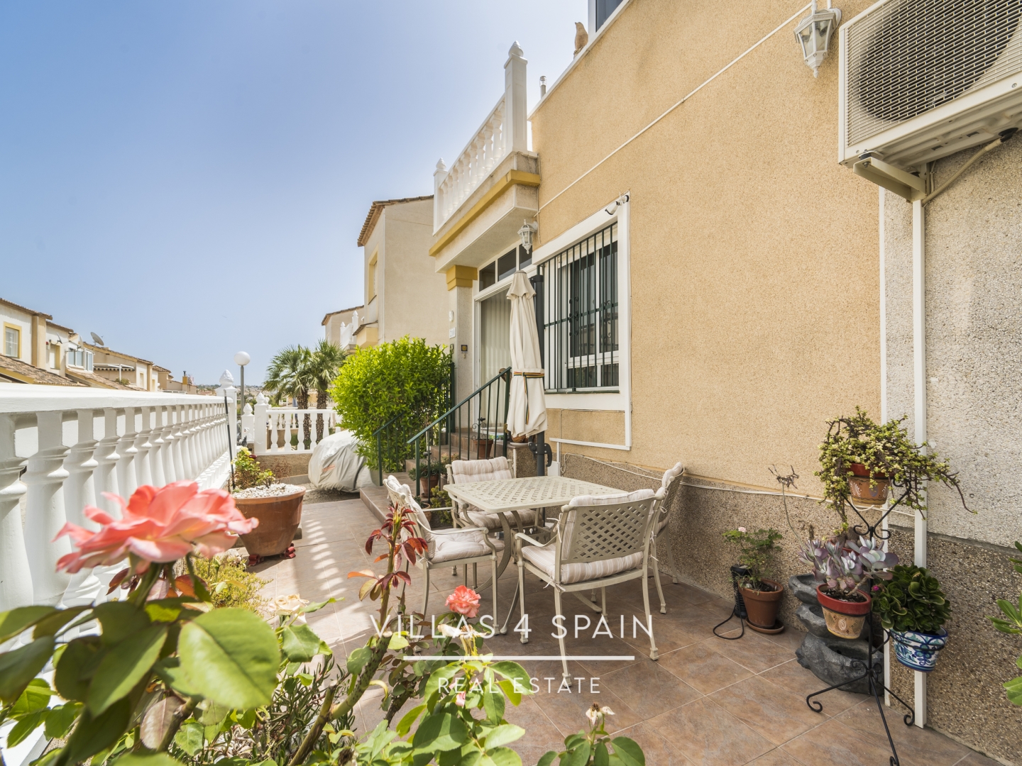 Resale - 3 bedroom 2 bathroom semi detached house for sale with parking and garden - avenida romero - Alicante Resale - 3 bedroom 2 bathroom semi detached house for sale with parking and garden - avenida romero - Alicante