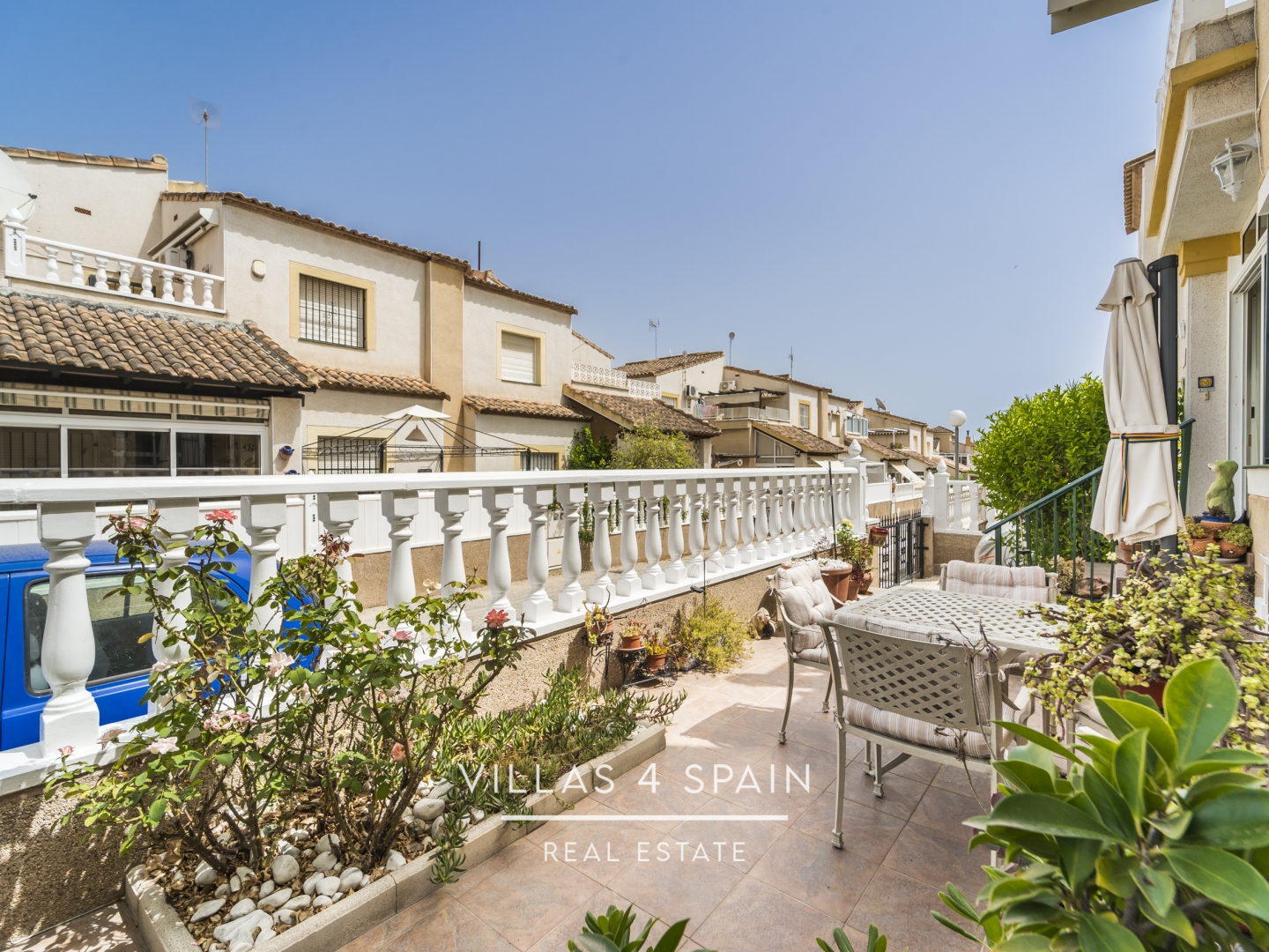 Resale - 3 bedroom 2 bathroom semi detached house for sale with parking and garden - avenida romero - Alicante Resale - 3 bedroom 2 bathroom semi detached house for sale with parking and garden - avenida romero - Alicante