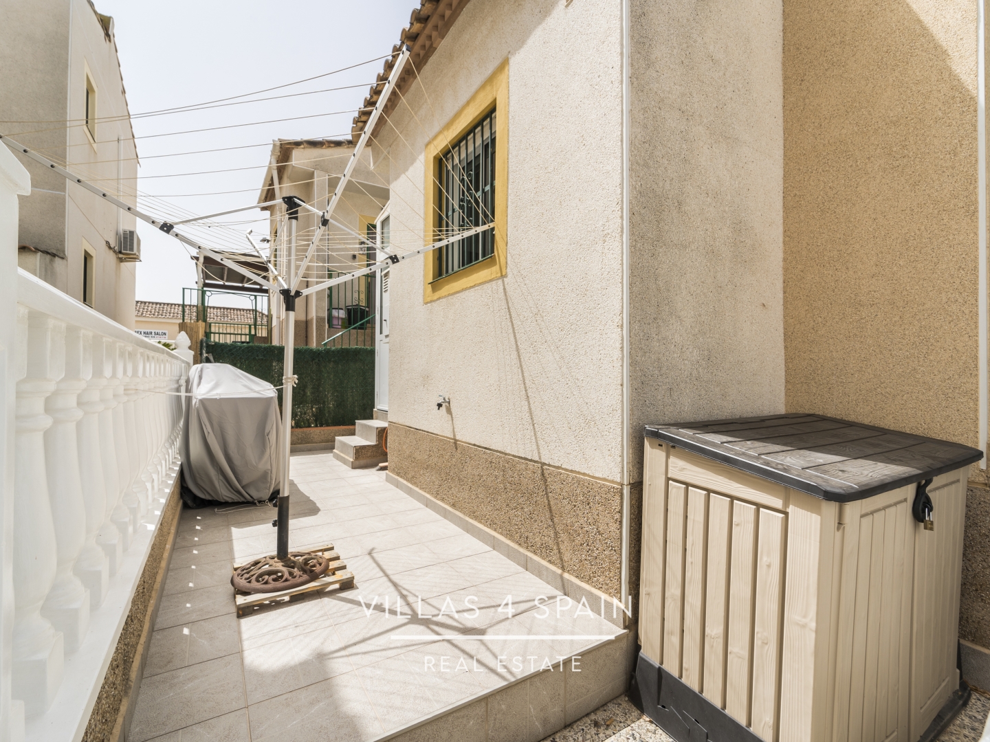 Resale - 3 bedroom 2 bathroom semi detached house for sale with parking and garden - avenida romero - Alicante Resale - 3 bedroom 2 bathroom semi detached house for sale with parking and garden - avenida romero - Alicante