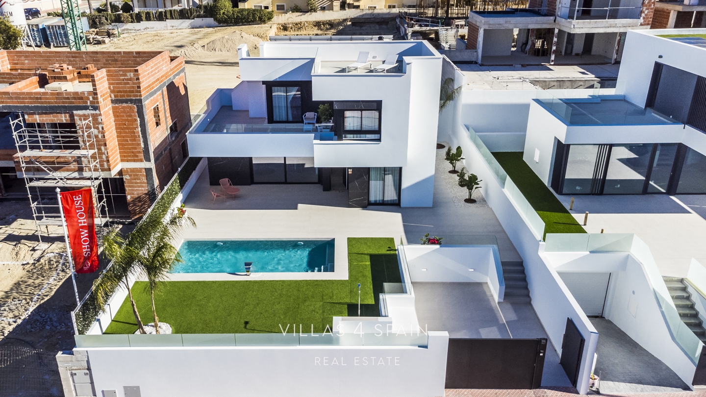 3 Bedroom 3 Bathroom New build villa with private pool and parking