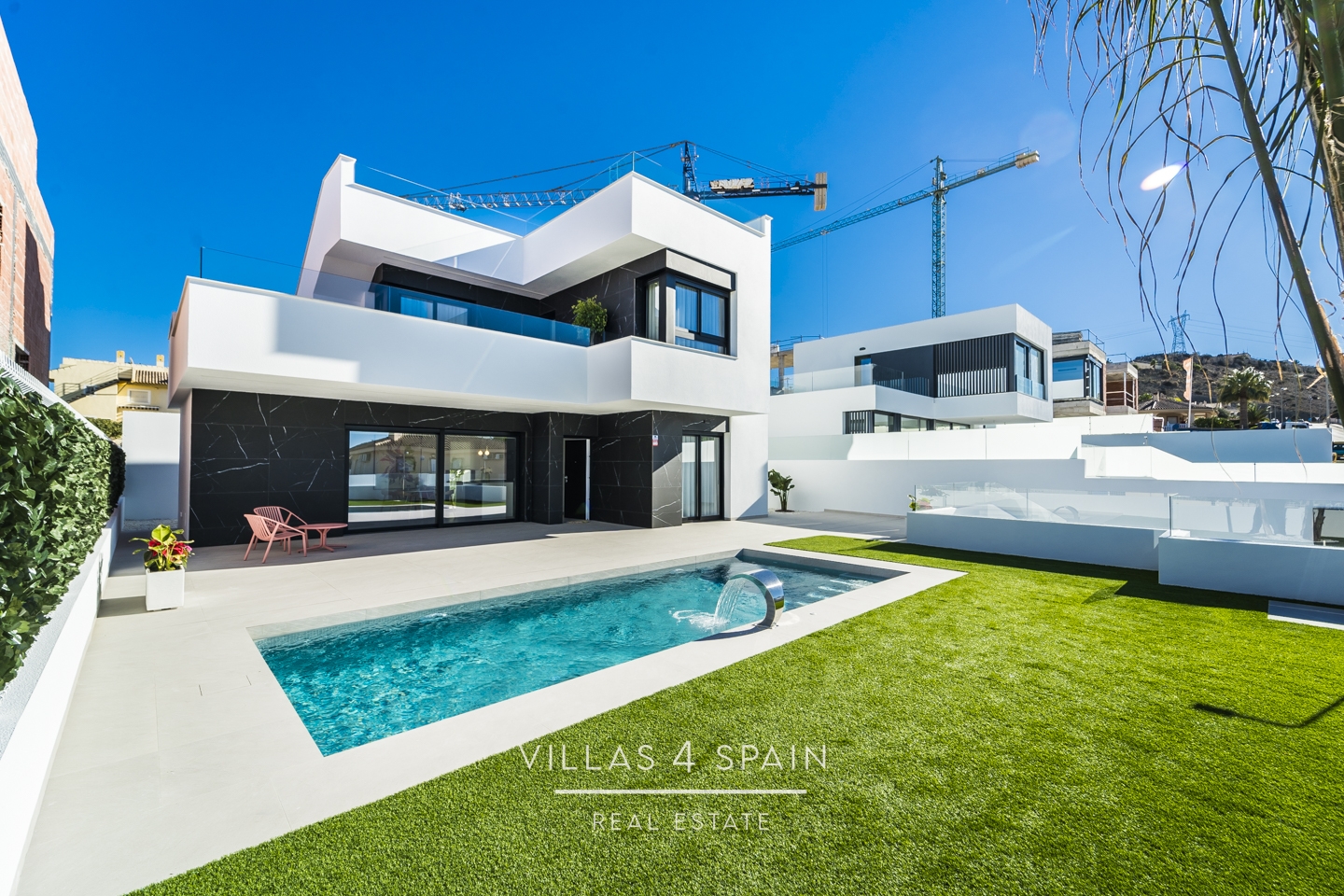 3 Bedroom 3 Bathroom New build villa with private pool and parking